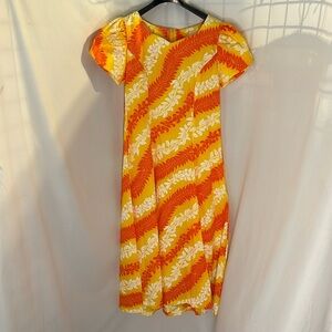 Vintage Muumuu Factory Maxi Dress size 9/10 Orange and Yellow Hawaiian